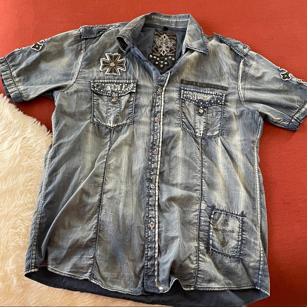 Roar embellished distressed button up men’s top XL